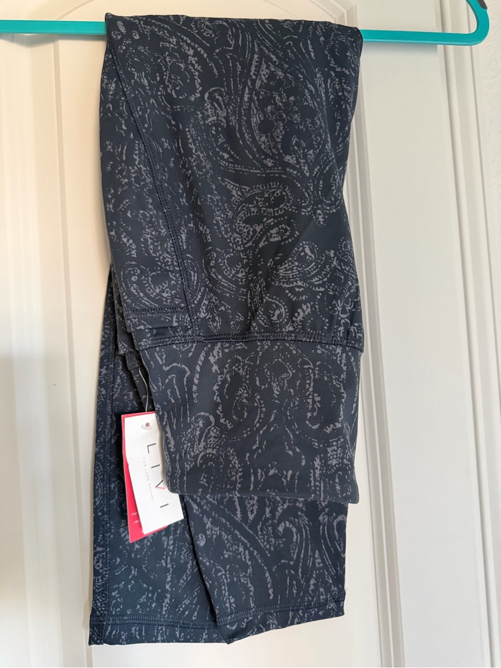 Women’s Black Paisley Print Leggings